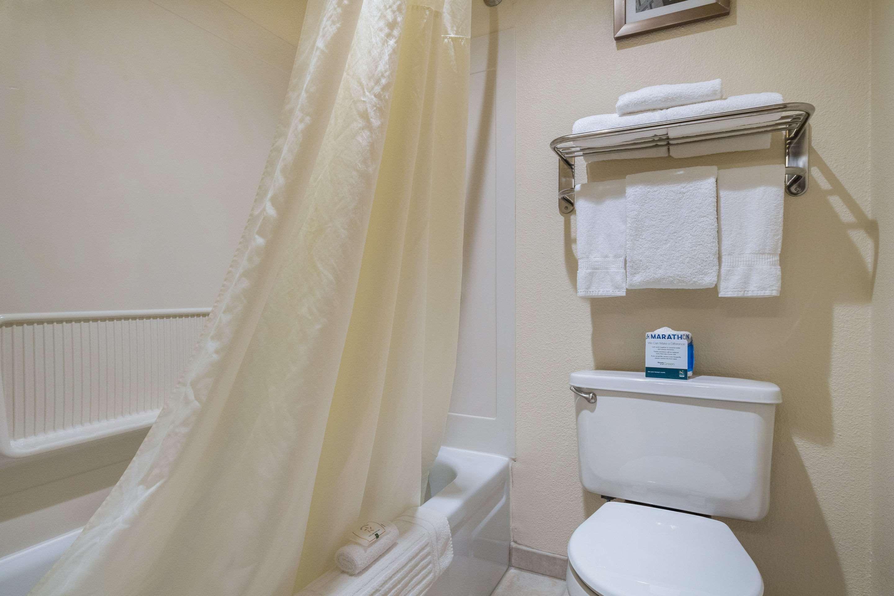 Quality Inn & Suites Silverdale Bangor-Keyport Kültér fotó